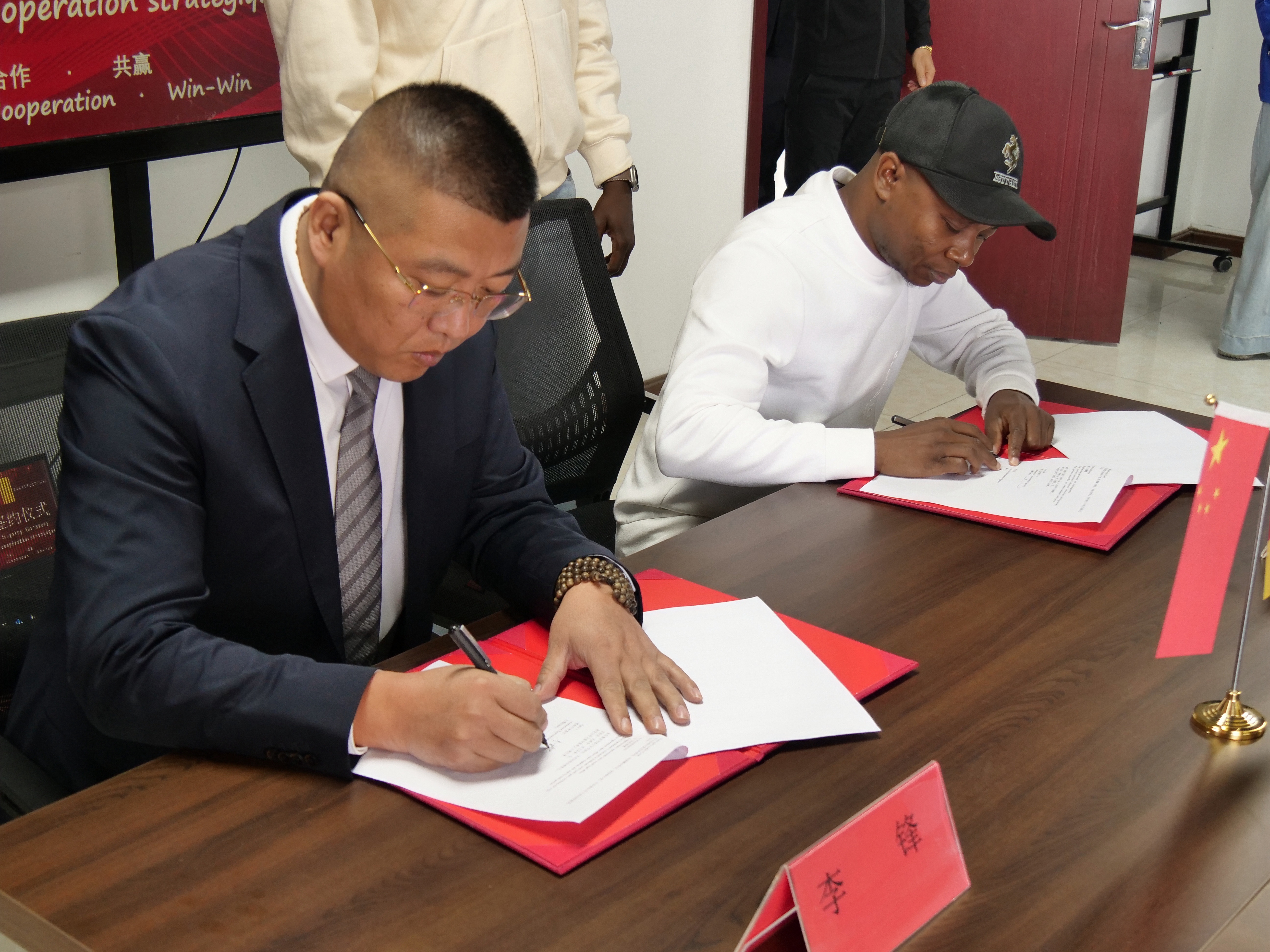 煙臺(tái)卓德金屬與喀麥隆DAB-COSELECK?SARL達(dá)成戰(zhàn)略合作?共拓非洲市場(chǎng)